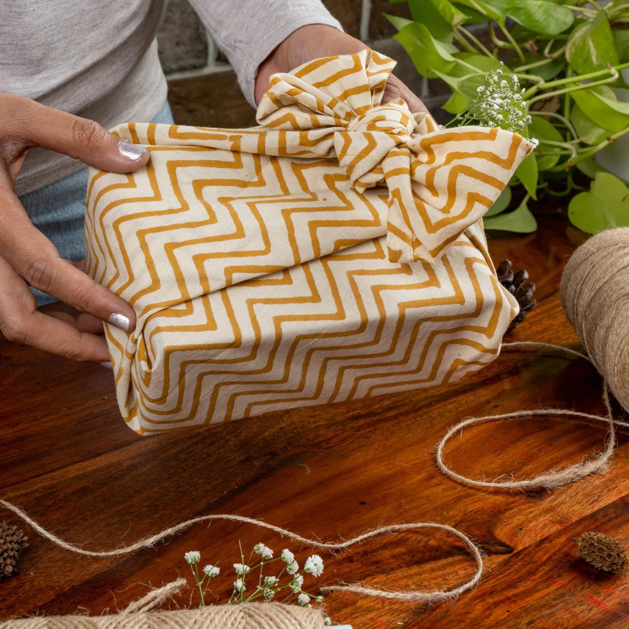 Wellness Gift Set – Eye Pillow, Foot Soak & Steamers – Gift on Brown Living™. SKU: WGS-LP-2FS-2SS-MYF. Img 11.