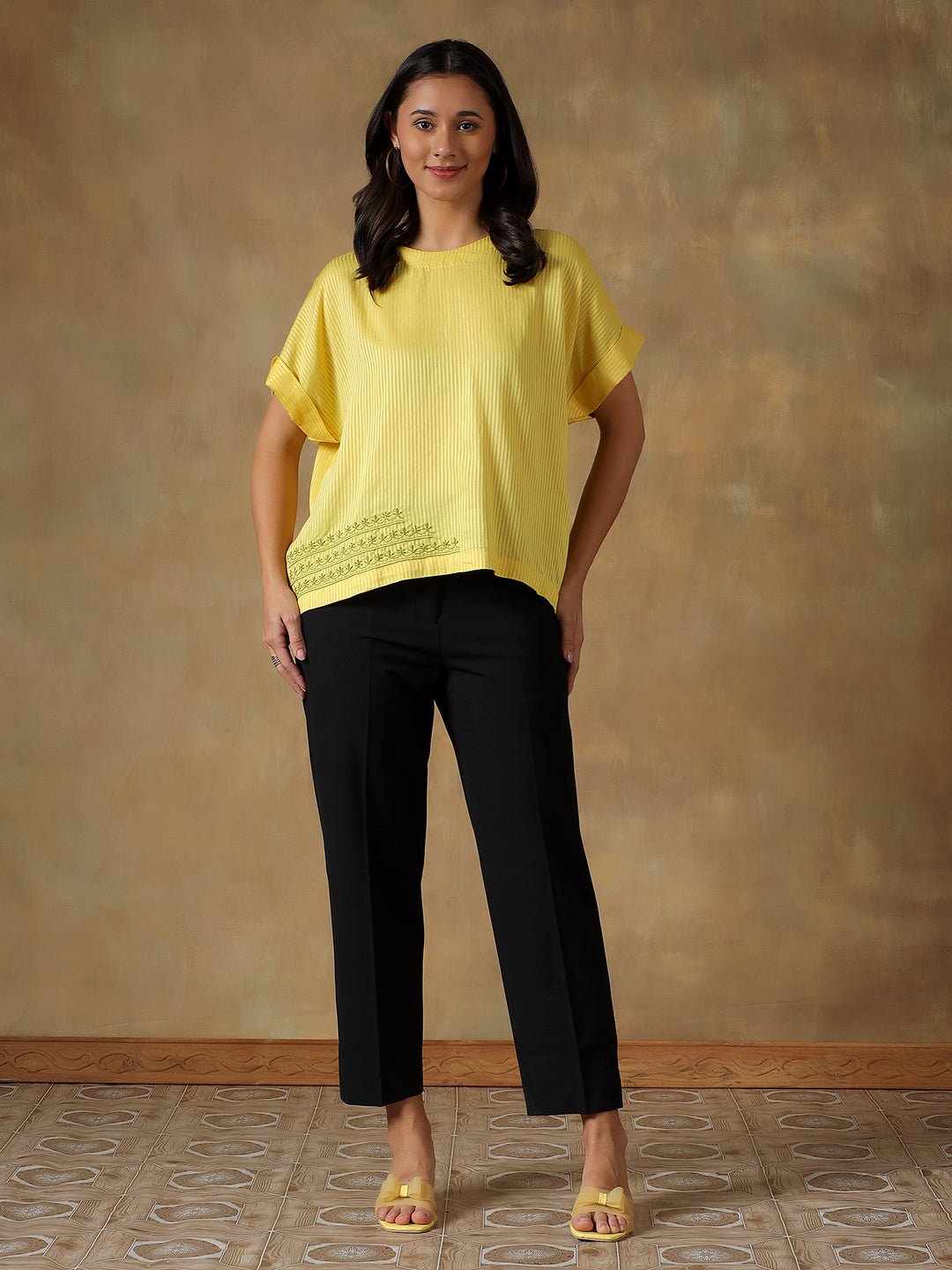 White Freesize Lucknowi Chikankari Box Top | Handcrafted Cotton Top – Womens Top on Brown Living™. SKU: IHANBT01SW. Img 14.