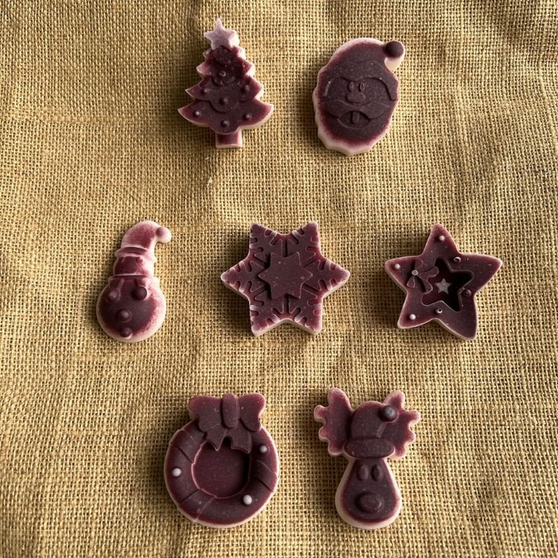 Christmas Wax Melts – Decor & Artefacts on Brown Living™. SKU: GRWAT03. Img 1.