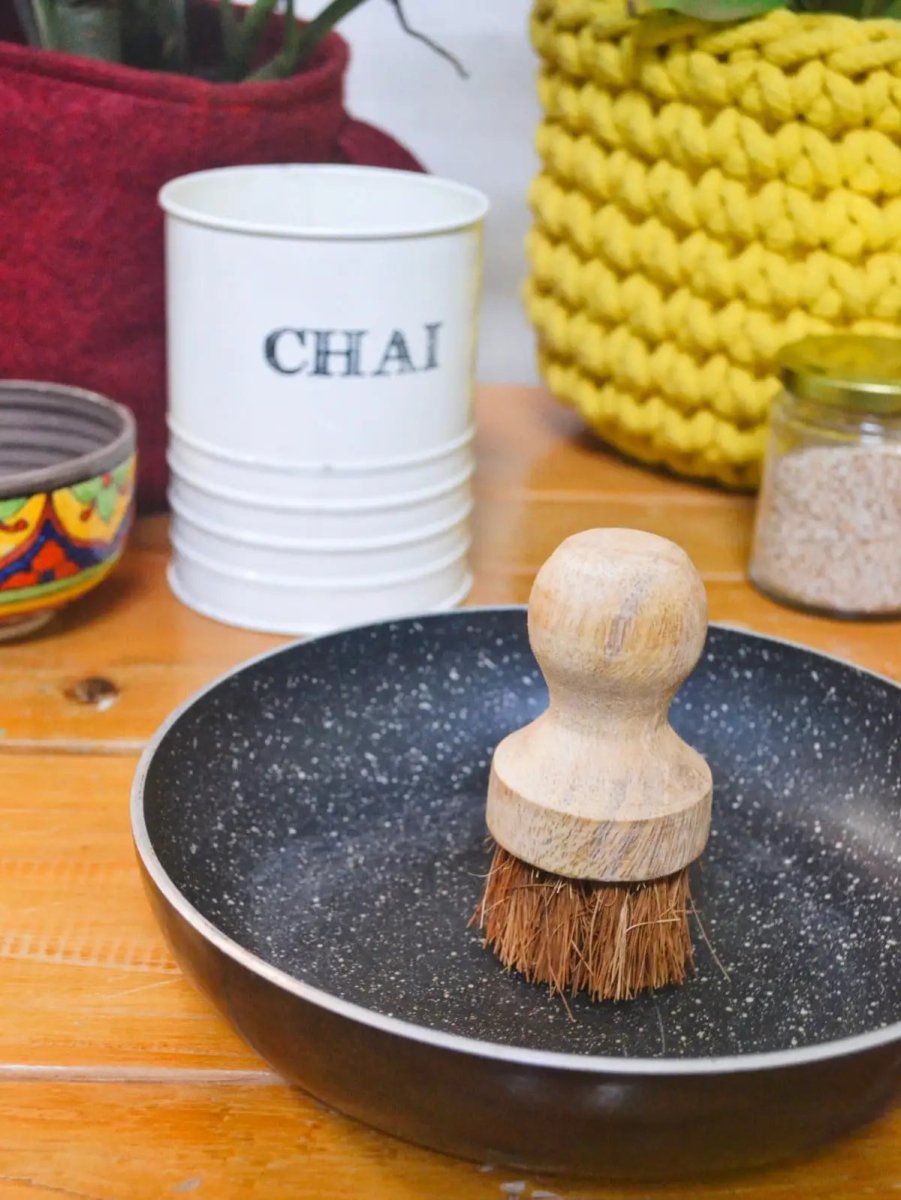 Coconut Coir – Tawa Oil Brush – Kitchen Tools on Brown Living™. SKU: AS - CCTOB - 001. Img 3.