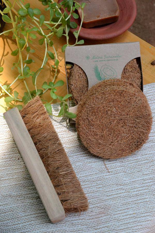 Coconut Fiber Coir Utensil Scrub & Laundry Brush – Cleaning Products on Brown Living™. SKU: 076 - 01731 - AS - CCL - 002. Img 1.