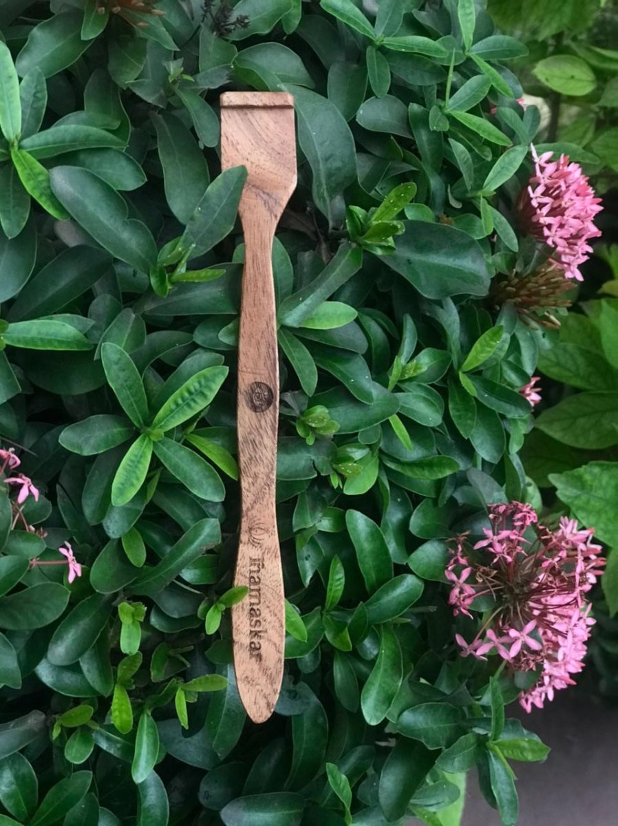 Conscious | Neem wood Tongue Scrapper | Eco - friendly Tongue Cleaner – Oral Care on Brown Living™. SKU: NEE - DEN - 10 - NAM. Img 1.