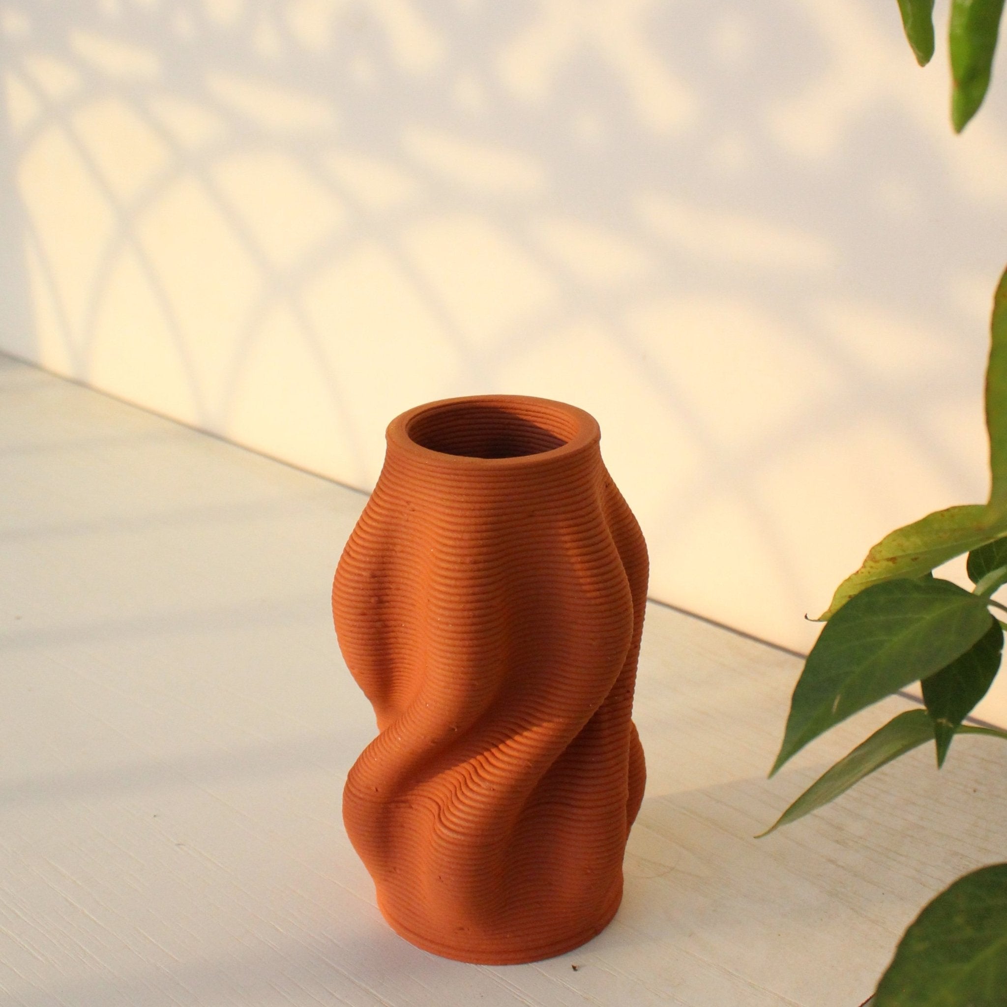 Curvy Tales Terracotta Vase – Vases on Brown Living™. SKU: TTT0108. Img 2.