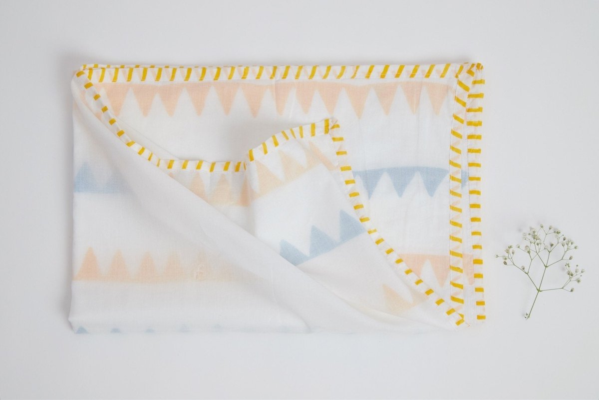 Dohar - My Best Gira Friend The Giraffe – Bed Linens on Brown Living™. SKU: 249 - 16103 - MSY - CDB - 0031A - BlueTri. Img 1.