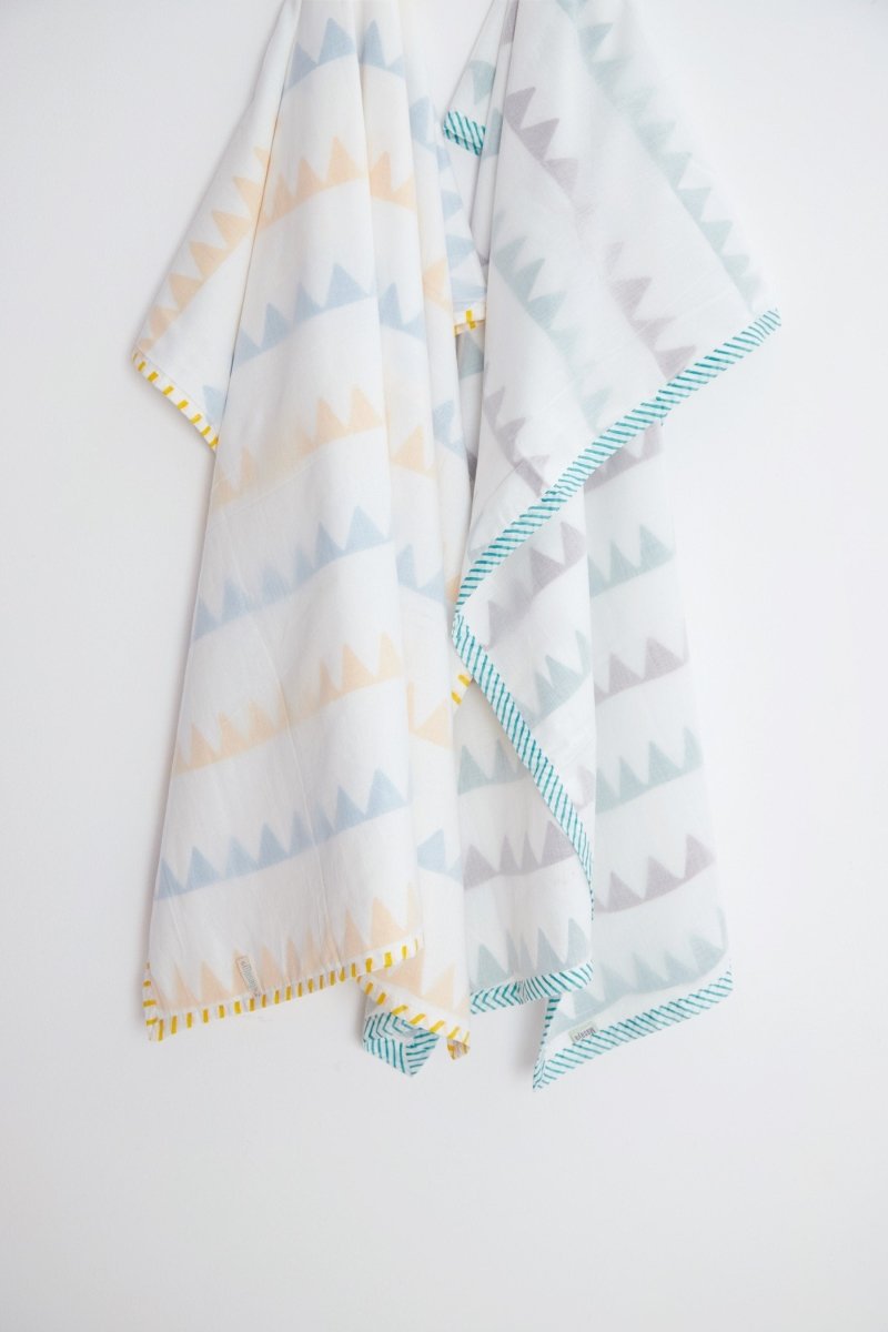 Dohar - My Best Gira Friend The Giraffe – Bed Linens on Brown Living™. SKU: 249 - 16103 - MSY - CDB - 0031A - BlueTri. Img 15.