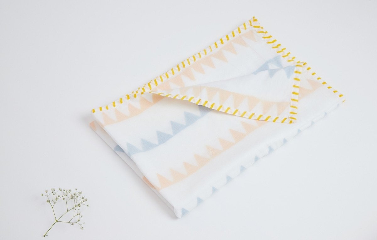 Dohar - My Best Gira Friend The Giraffe – Bed Linens on Brown Living™. SKU: 249 - 16103 - MSY - CDB - 0031A - BlueTri. Img 13.