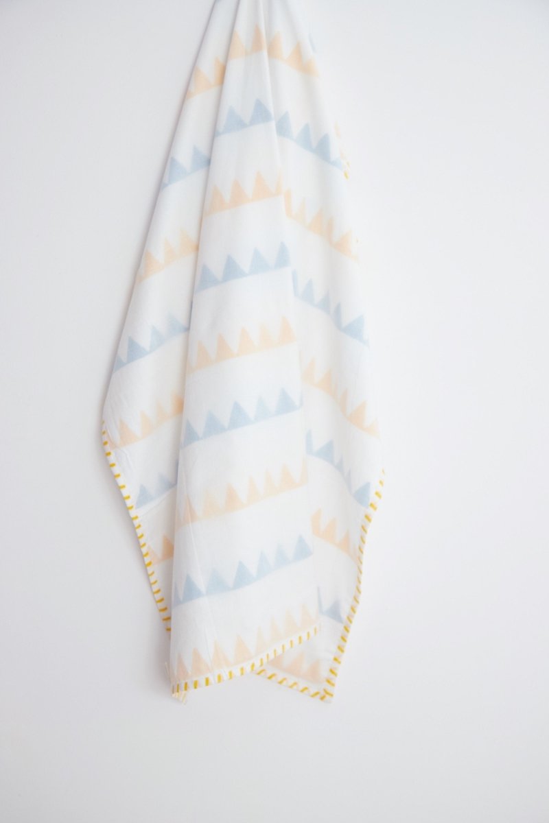 Dohar - My Best Gira Friend The Giraffe – Bed Linens on Brown Living™. SKU: 249 - 16103 - MSY - CDB - 0031A - BlueTri. Img 14.