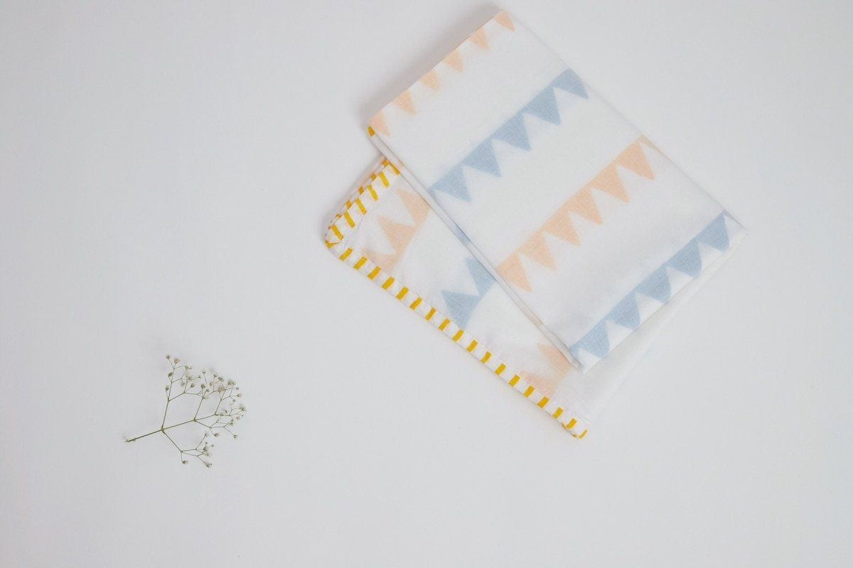 Dohar - My Best Gira Friend The Giraffe – Bed Linens on Brown Living™. SKU: 249 - 16103 - MSY - CDB - 0031A - BlueTri. Img 5.