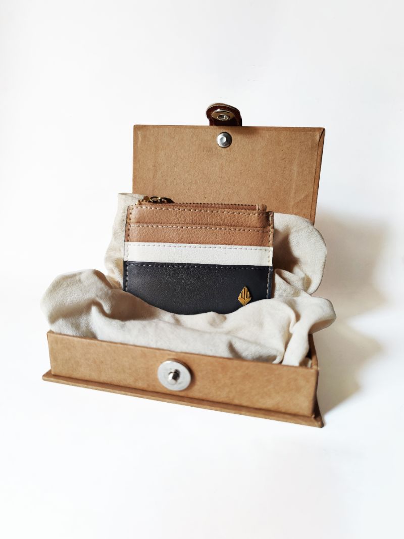 Iris - Apple Leather Card Holder (Grey & Caramel) – Mens Wallet on Brown Living™. SKU: CHGH 80031055. Img 3.
