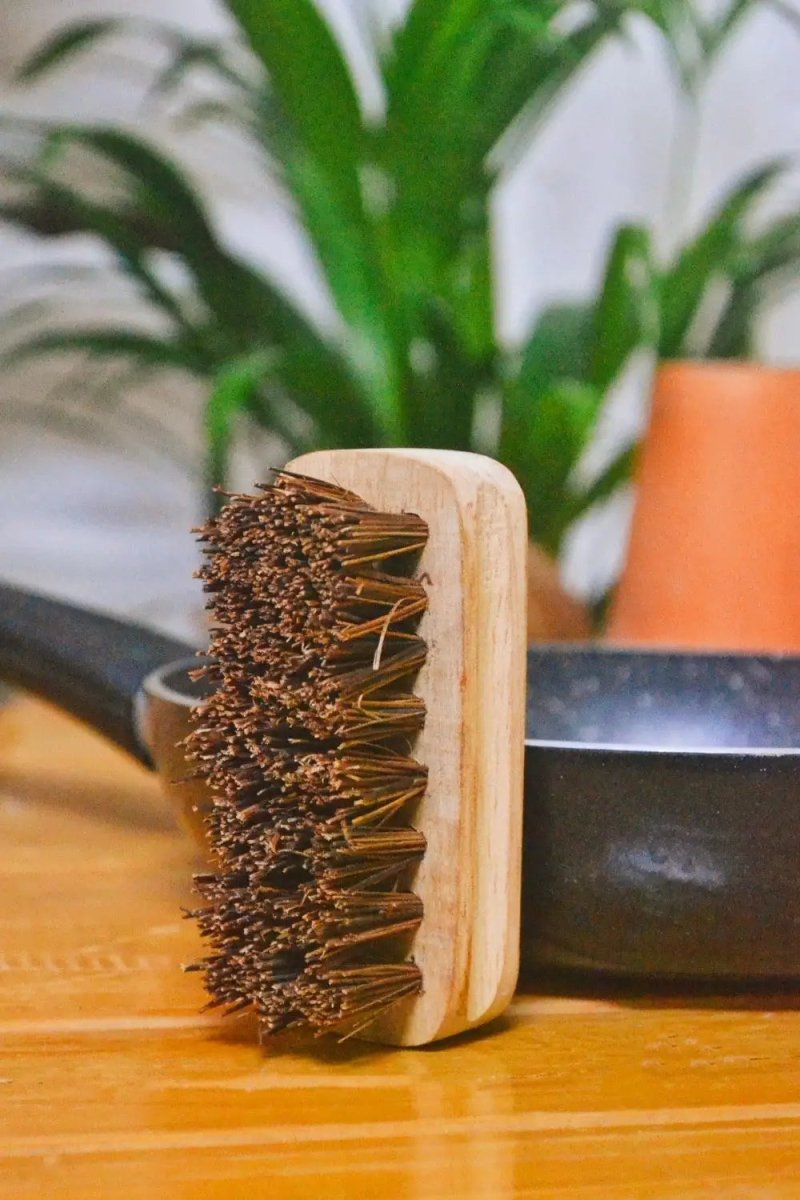 Kitchen Hard Scrub Brush – Cleaning Products on Brown Living™. SKU: AS - KHSB - 001. Img 1.