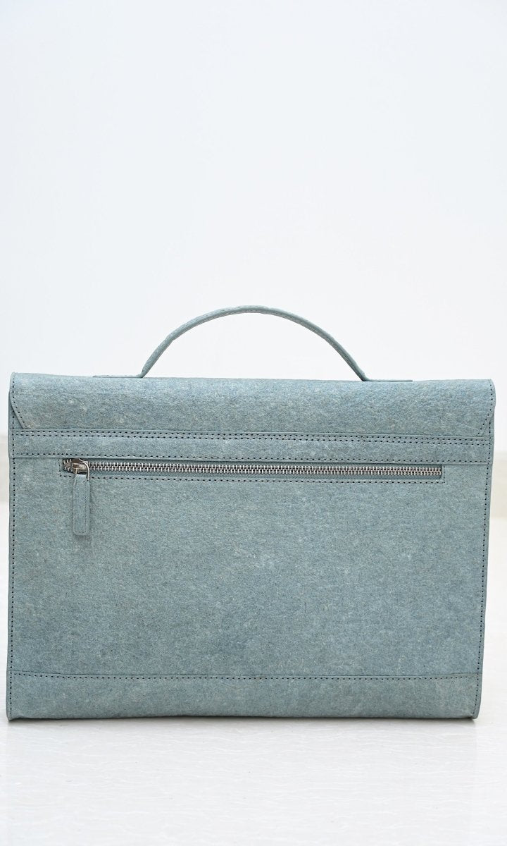 Natural Laptop Bag | 36 x 25.5 x 3 cm | Made of Coconut Leather – Laptop Sleeve on Brown Living™. SKU: ZK5. Img 5.