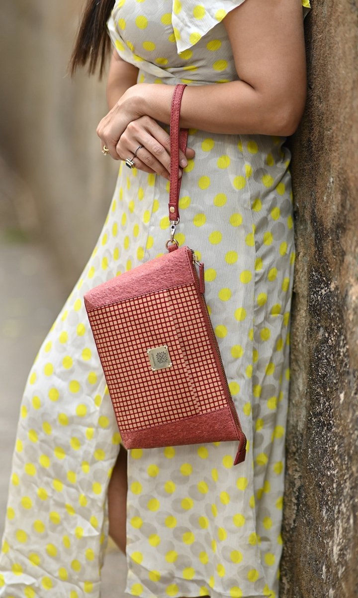 Natural Travel Kit | Made of Coconut Leather – Travel Accessories on Brown Living™. SKU: ZK7/SDB - 1223. Img 2.