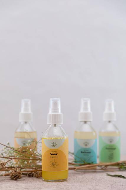 Noor Brightening Face Mist Toner with Sandalwood 100ml – Face Toner on Brown Living™. SKU: 231 - 09508 - FM - NR - 01. Img 2.