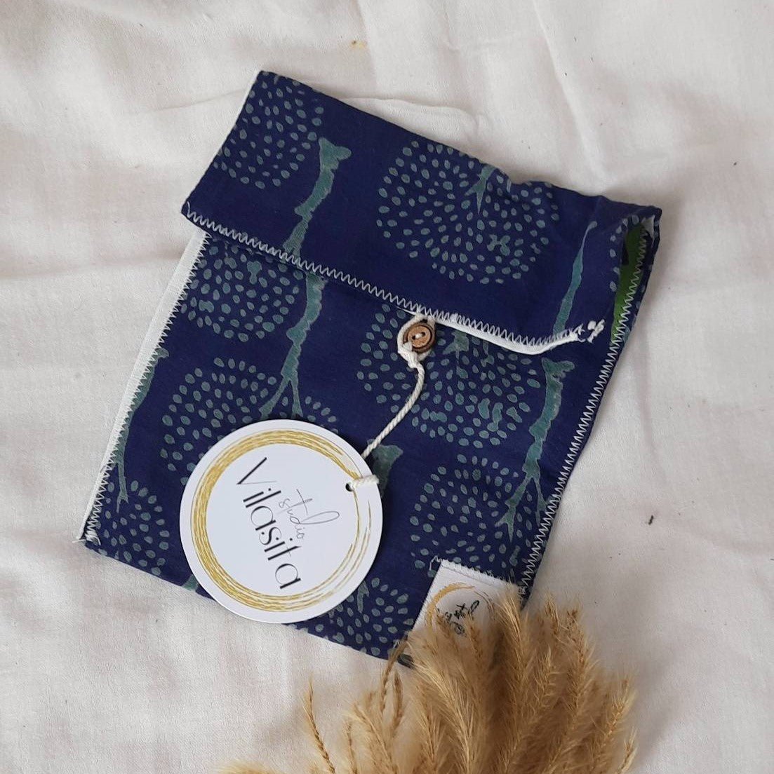Organic Cotton Sanitary Pad Pouch – Sanitary Pad on Brown Living™. SKU: SANPERSMA36. Img 2.