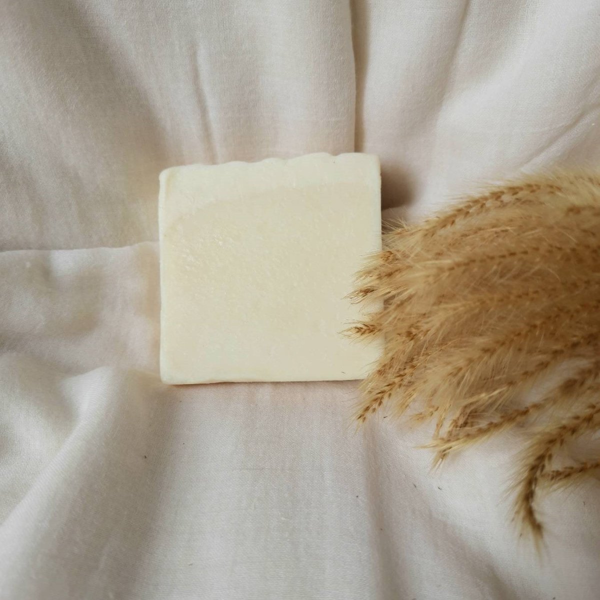 Pristine - Lavender, Vetiver & Cocoa Butter Cold Processed Soap – Body Soap on Brown Living™. SKU: PRICOL10007. Img 2.