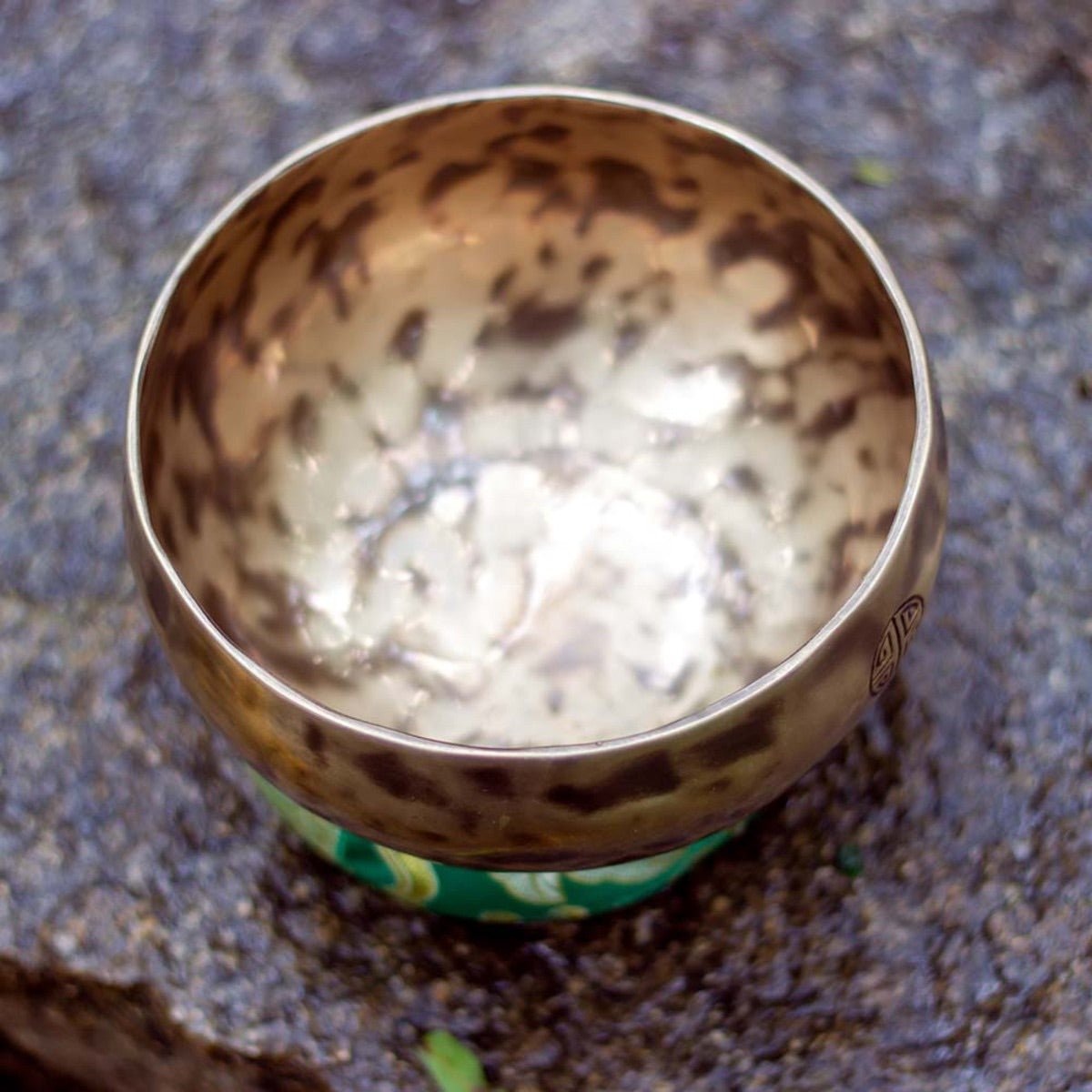 Singing Bowl Handmade Full moon - 7" | Verified Sustainable by Brown Living™