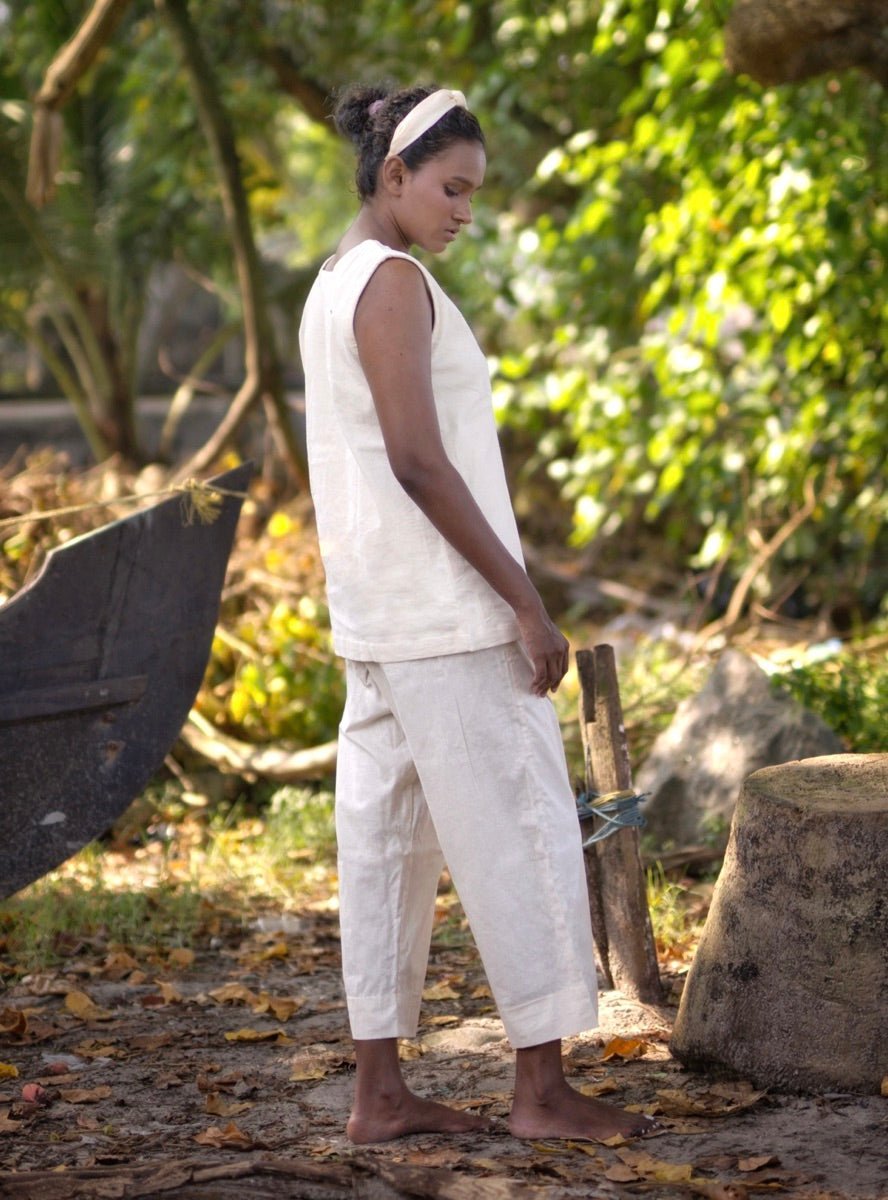 Sustainable Women Cotton pants with Pockets Pleated – Womens Trousers on Brown Living™. SKU: pH105_24BL8472. Img 2.