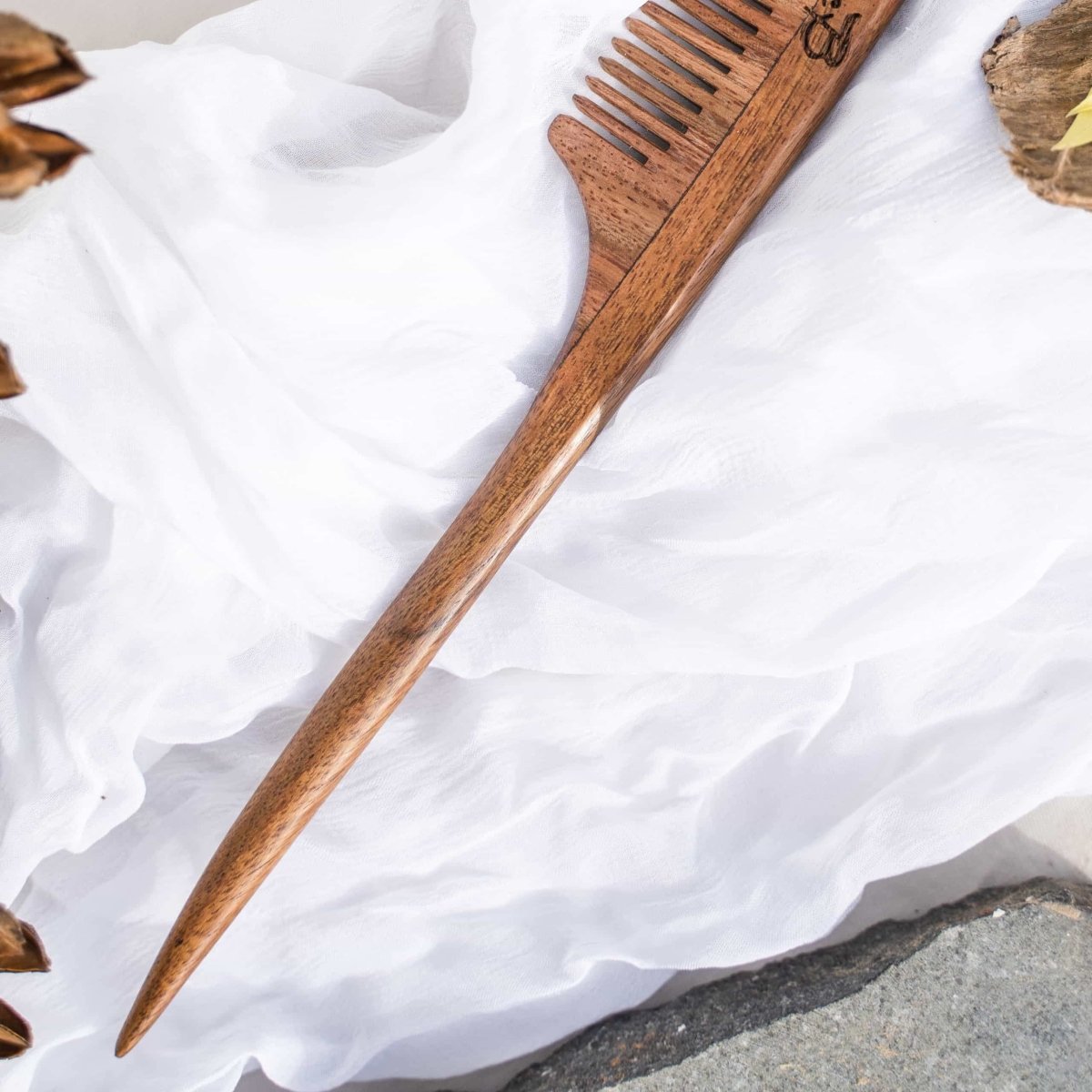 Tail Rosewood / Sheesham Comb – Hair Comb on Brown Living™. SKU: 192 - 06629 - tail - rosewood - sheesham - comb. Img 2.