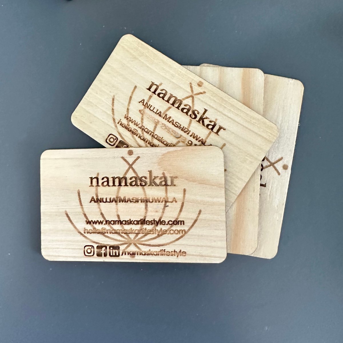 Wooden Personalised Visiting Cards - 200 pcs – Greeting & Note Cards on Brown Living™. SKU: WOO - VIS - 26 - NAMt - 01. Img 1.