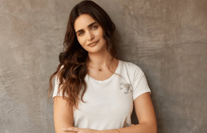 Eco-Conscious Friendship Day Fashion: How to Dress Sustainably - Brown Living™