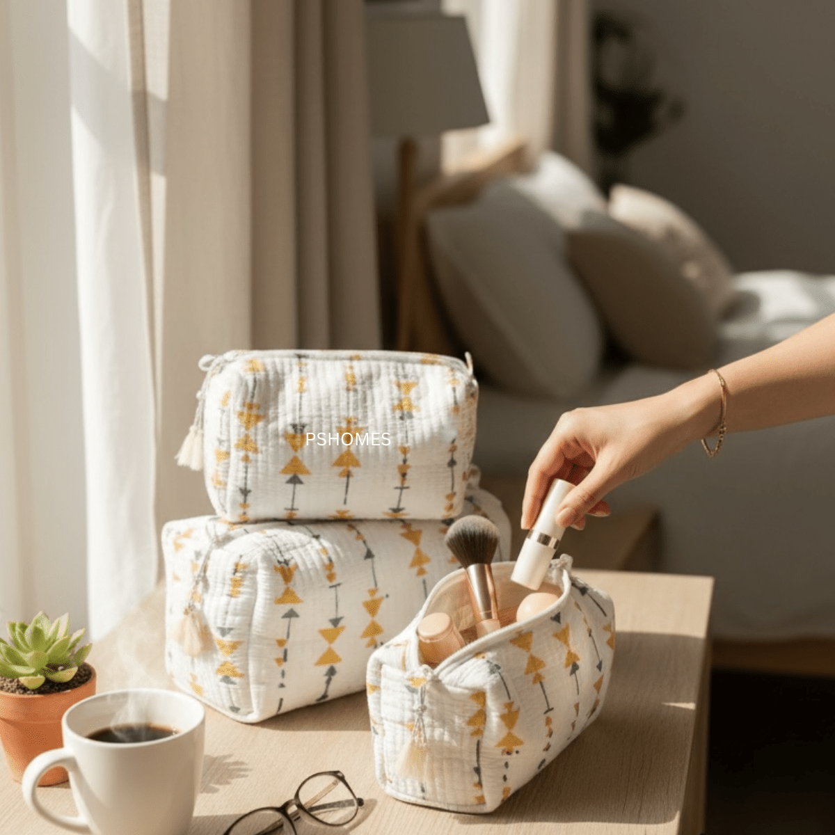 100% Cotton Quilted Travel Makeup Bag Set – Waterproof Thick Lining – Travel Organiser on Brown Living™. SKU: 3POUCH-ARROWWHITE. Img 17.
