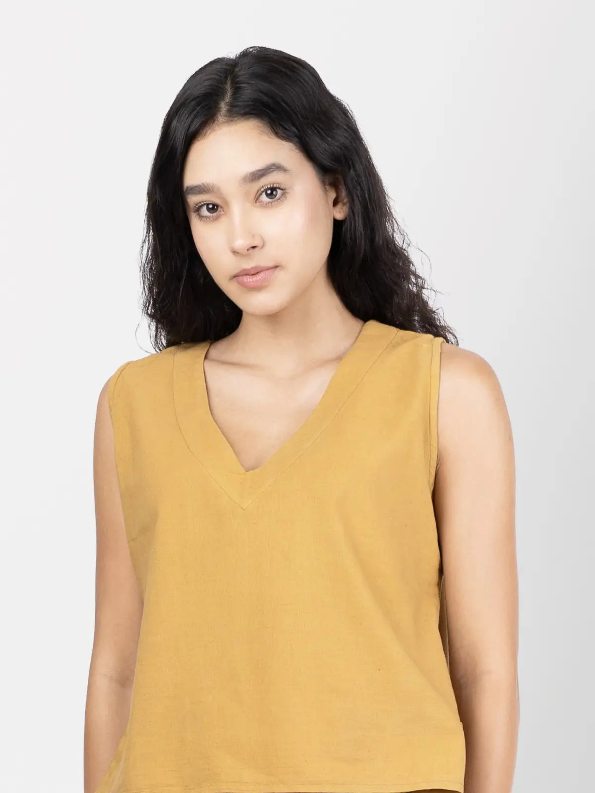 Vezee - Sleeveless V-neck Top