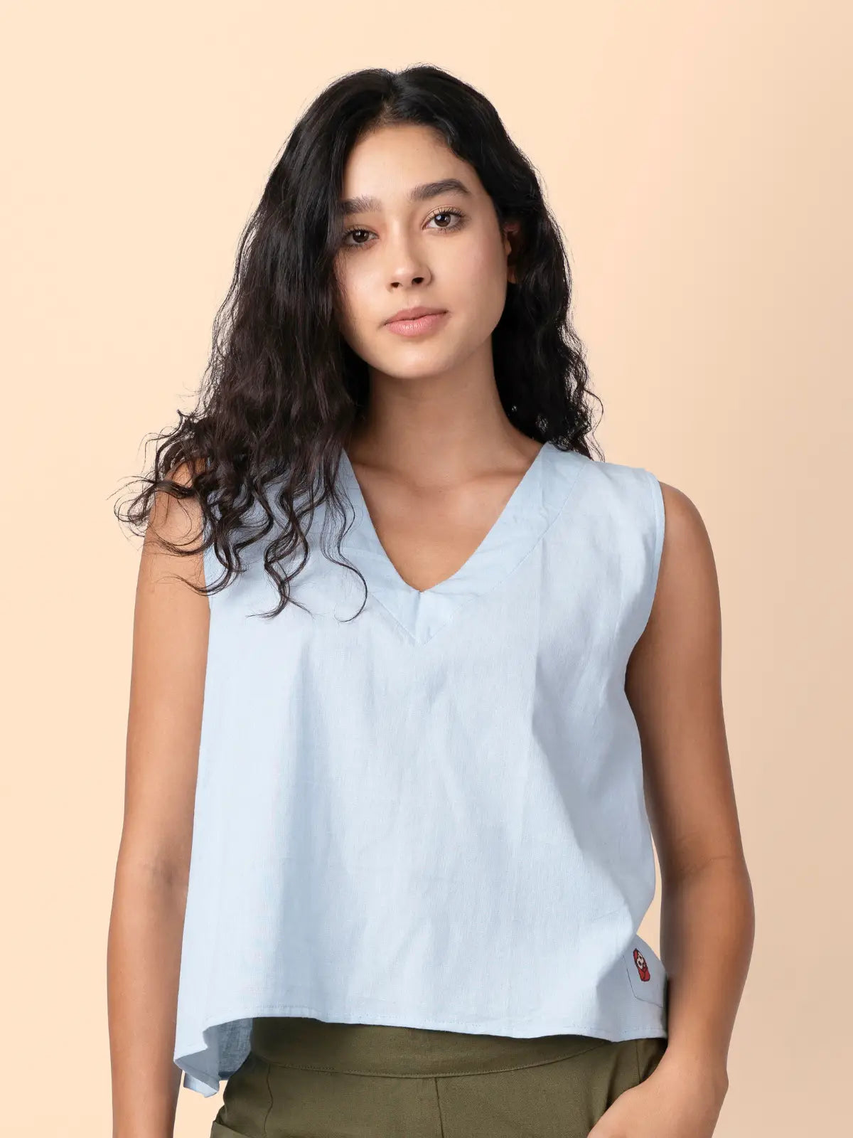 Vezee - Sleeveless V-neck Top