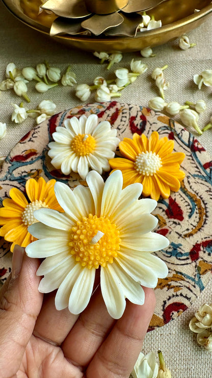 Floating Daisy Candle Set of 4 | Diwali Pooja & Home Decor