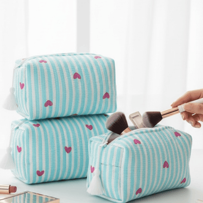 3PC 100% Cotton Quilted Travel Makeup Bag Set– Waterproof Thick Lining – Travel Organiser on Brown Living™. SKU: 3POUCH-BLUEHEARTS. Img 23.