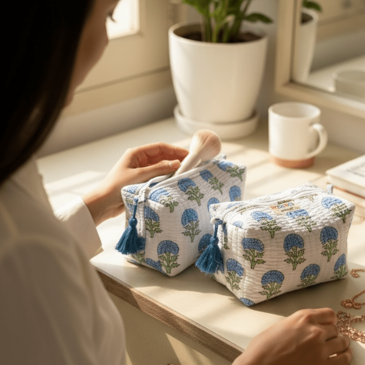 3PC Cotton Quilted Travel Makeup Bag Set Waterproof Lining – Travel Organiser on Brown Living™. SKU: 3POUCH-BLOCKFLOWER. Img 5.