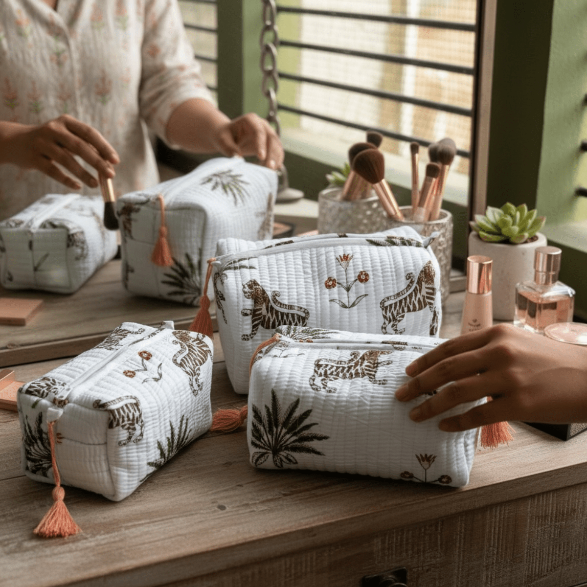 3PC Cotton Quilted Travel Makeup Bag Set Waterproof Lining – Travel Organiser on Brown Living™. SKU: 3POUCH-TIGERPALM. Img 25.
