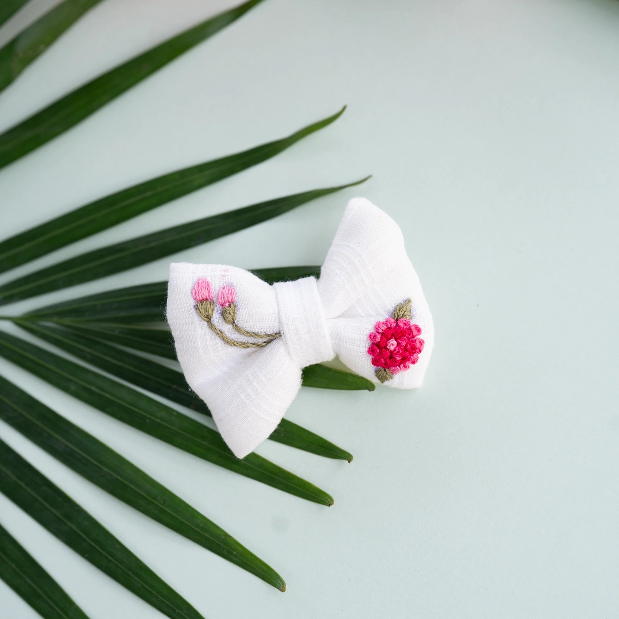 Newborn Mini Bow White | Hand Embroidered