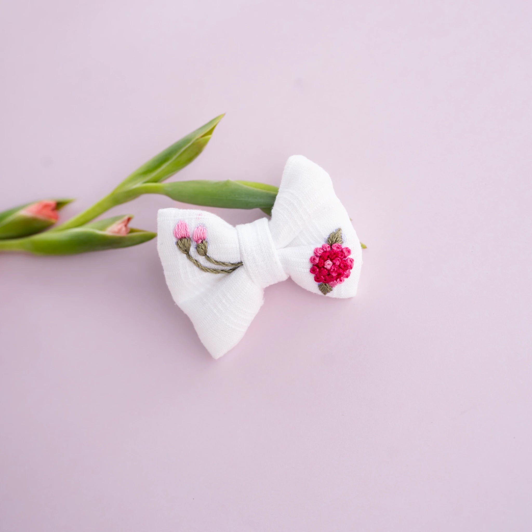 Newborn Mini Bow White | Hand Embroidered