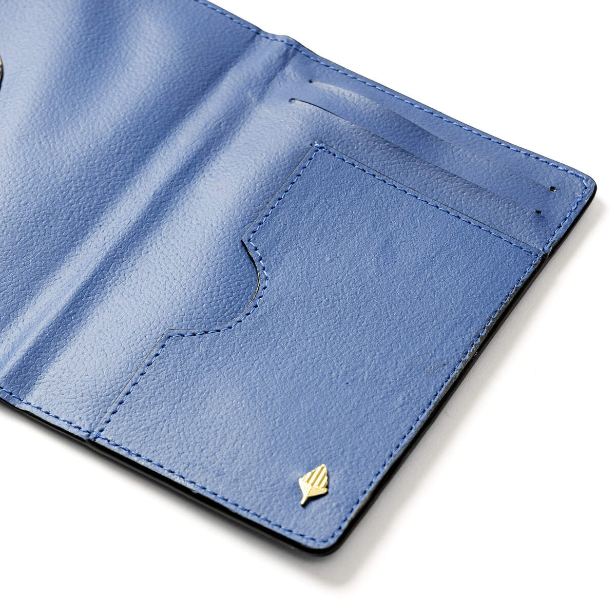 Passport Holder with Storage Slots – Plant Leather & Cork Print (Blue)