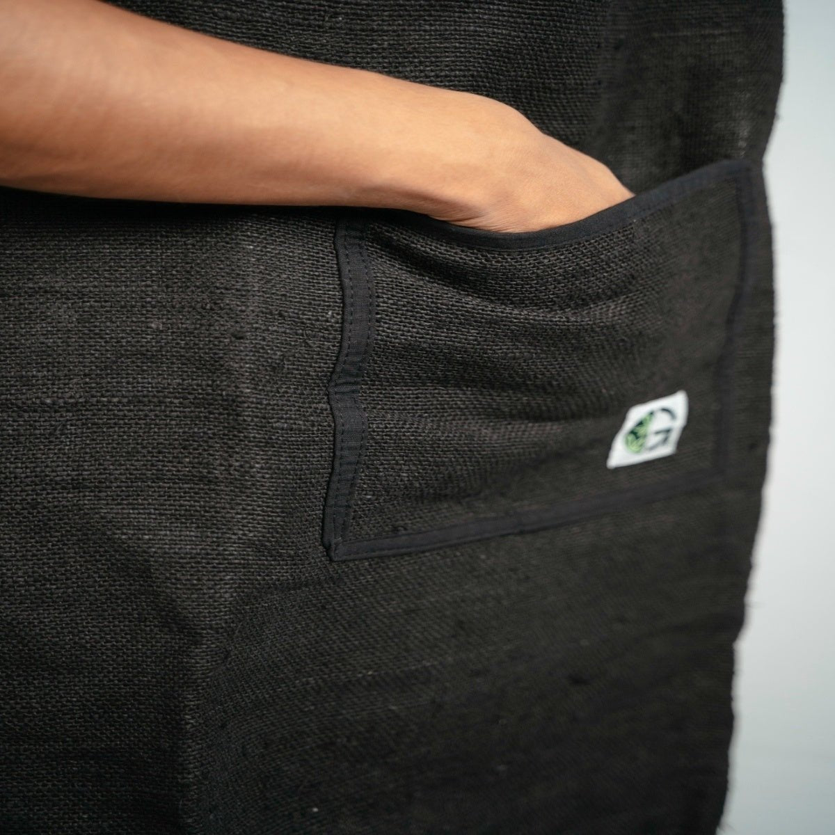 Apron (100% Hemp) Black – Kitchen Organizers on Brown Living™. SKU: OGHA02100hemp. Img 3.