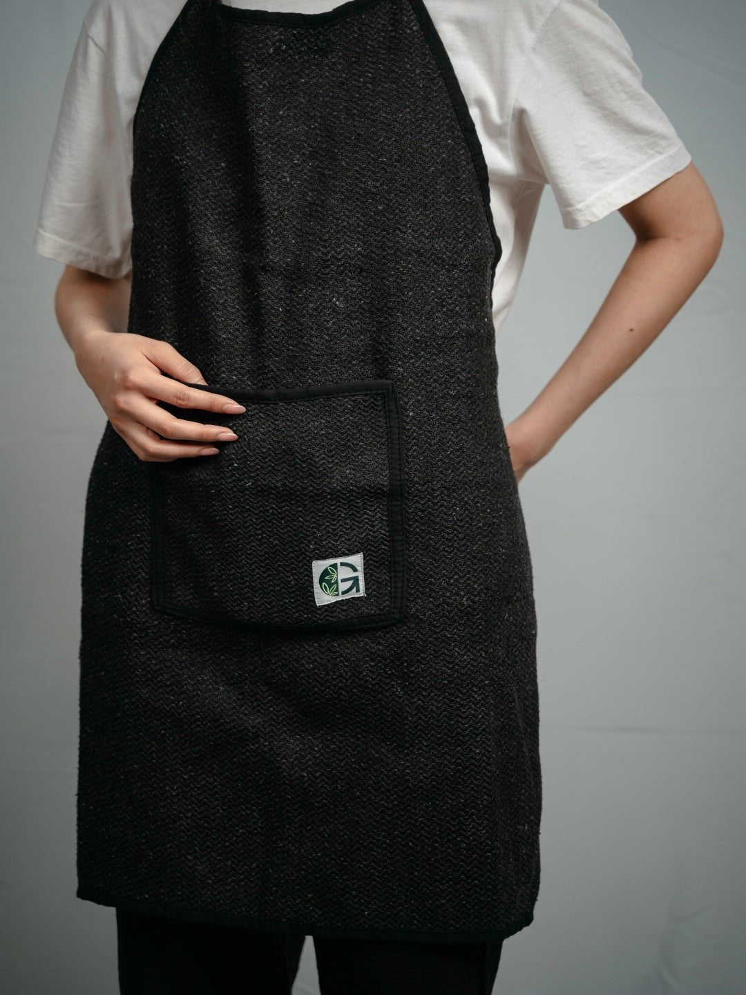 Apron (100% Hemp) Black – Kitchen Organizers on Brown Living™. SKU: OGHA02100hemp. Img 5.