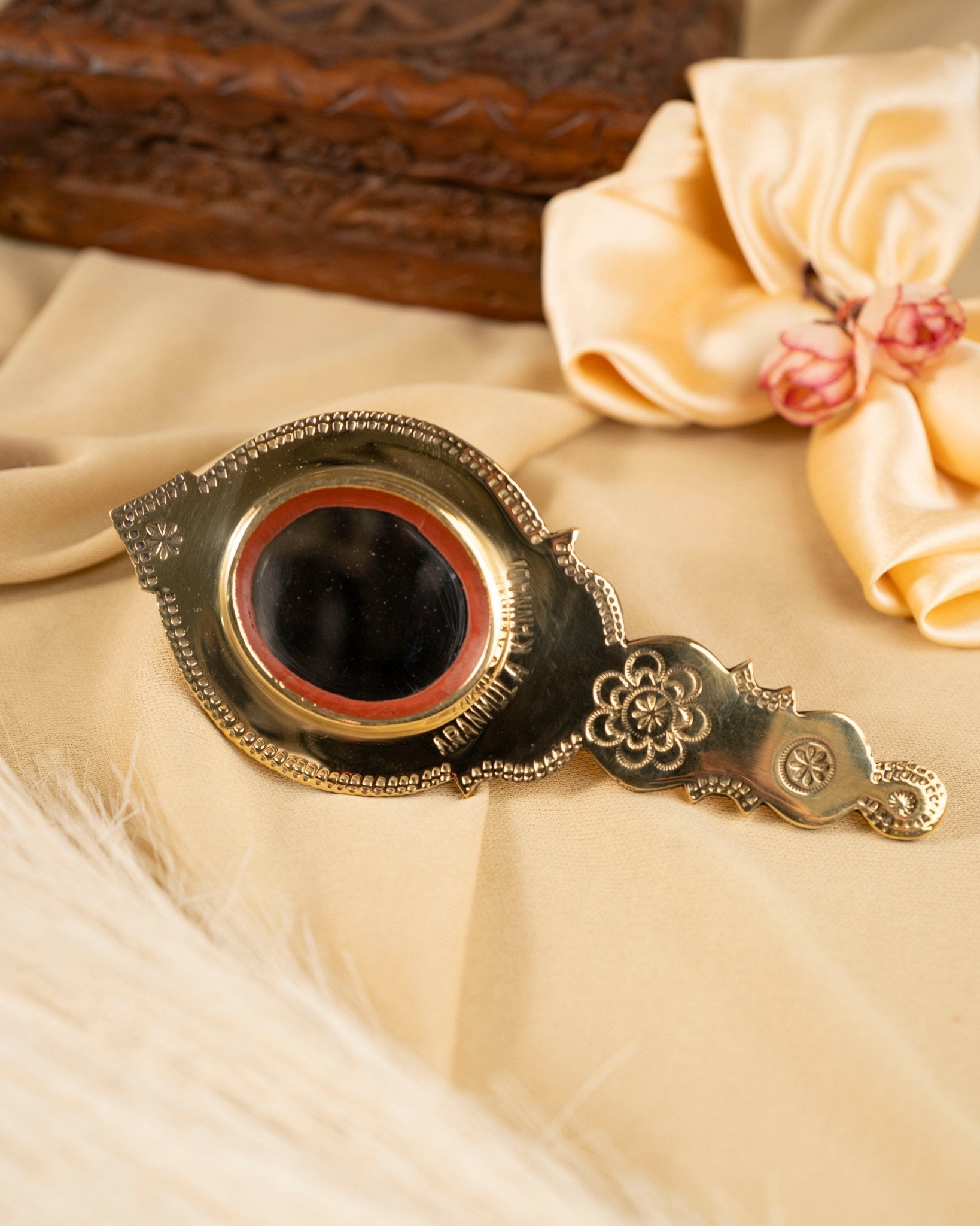 Aranmula Kannadi – Small Travel Friendly Handcrafted Metal Mirror – Home Decor on Brown Living™. SKU: ANTAKMGHHG. Img 16.