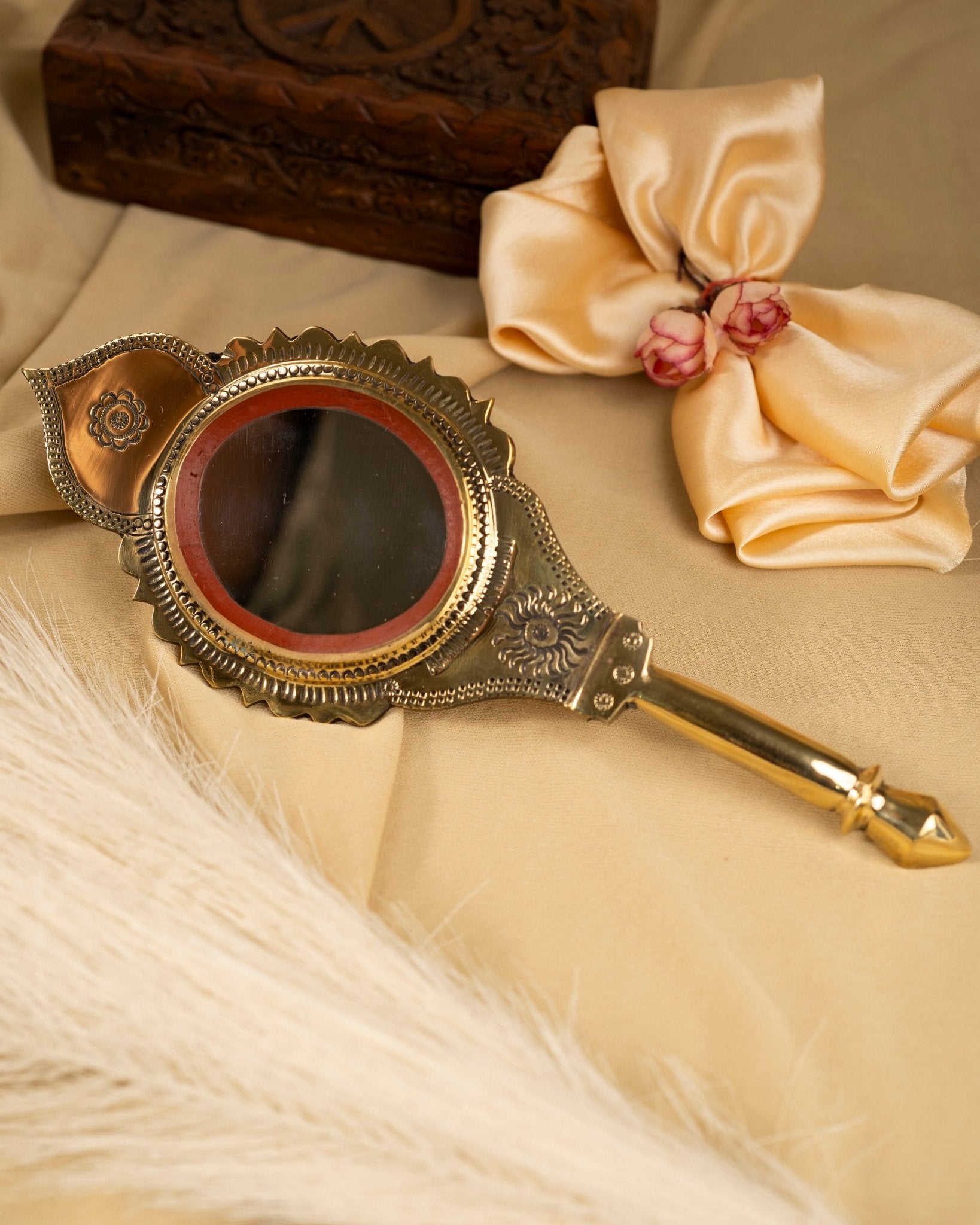 Aranmula Kannadi – Small Travel Friendly Handcrafted Metal Mirror – Home Decor on Brown Living™. SKU: ANTAKMGRHHG. Img 3.