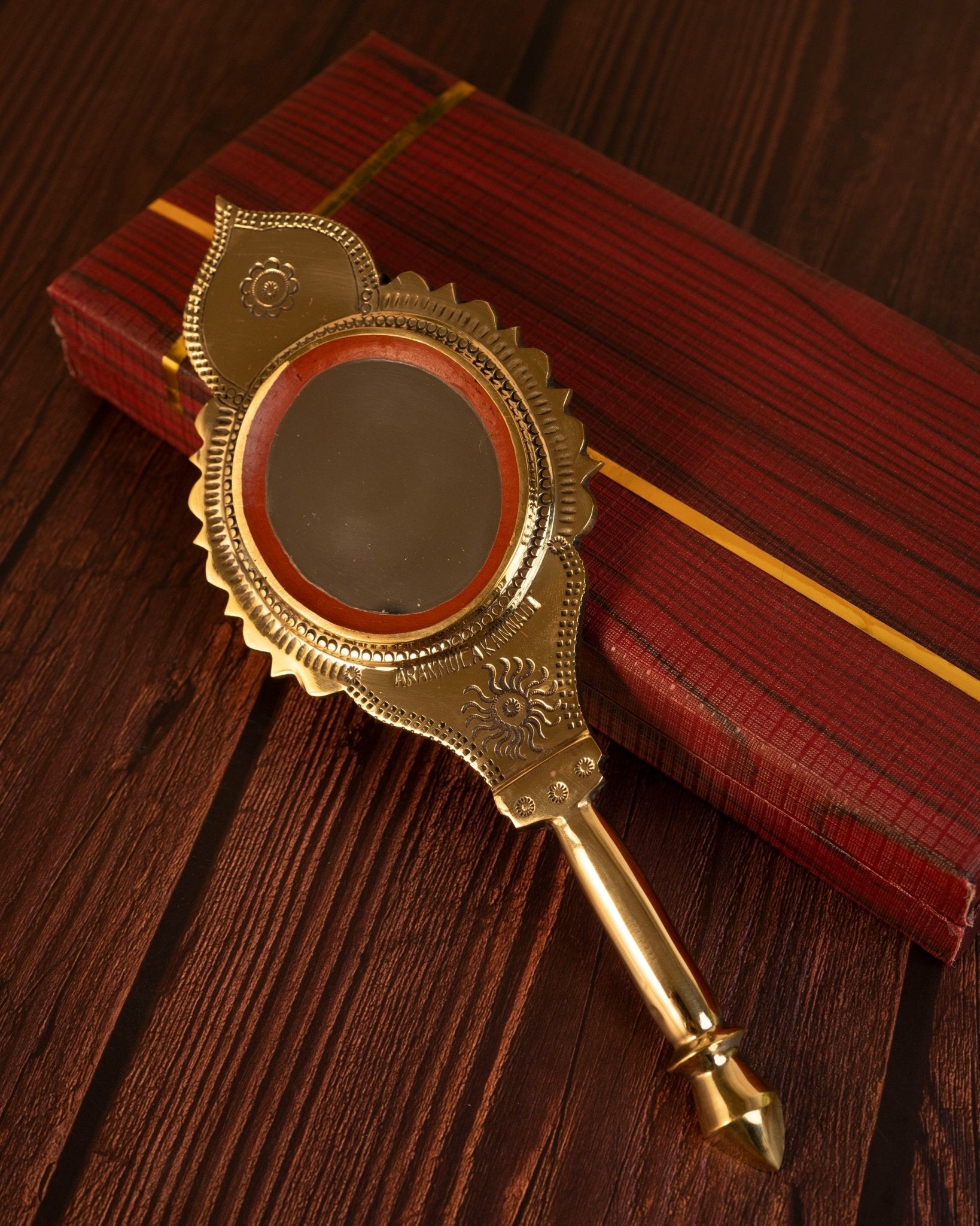 Aranmula Kannadi – Small Travel Friendly Handcrafted Metal Mirror – Home Decor on Brown Living™. SKU: ANTAKMGRHHG. Img 5.