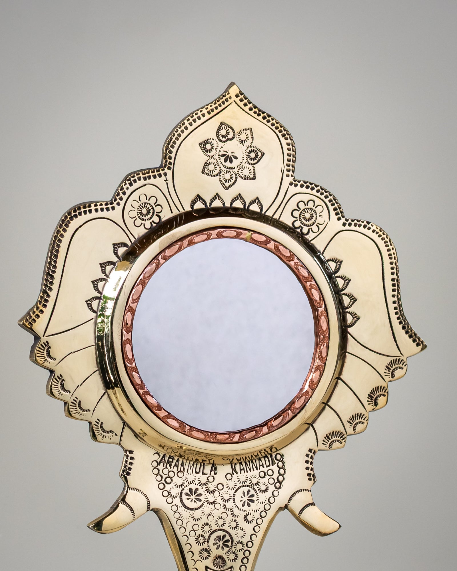 Aranmula Kannadi – Traditional Handcrafted Metal Mirror of Kerala – Home Decor on Brown Living™. SKU: ANTAKMAHHG. Img 13.