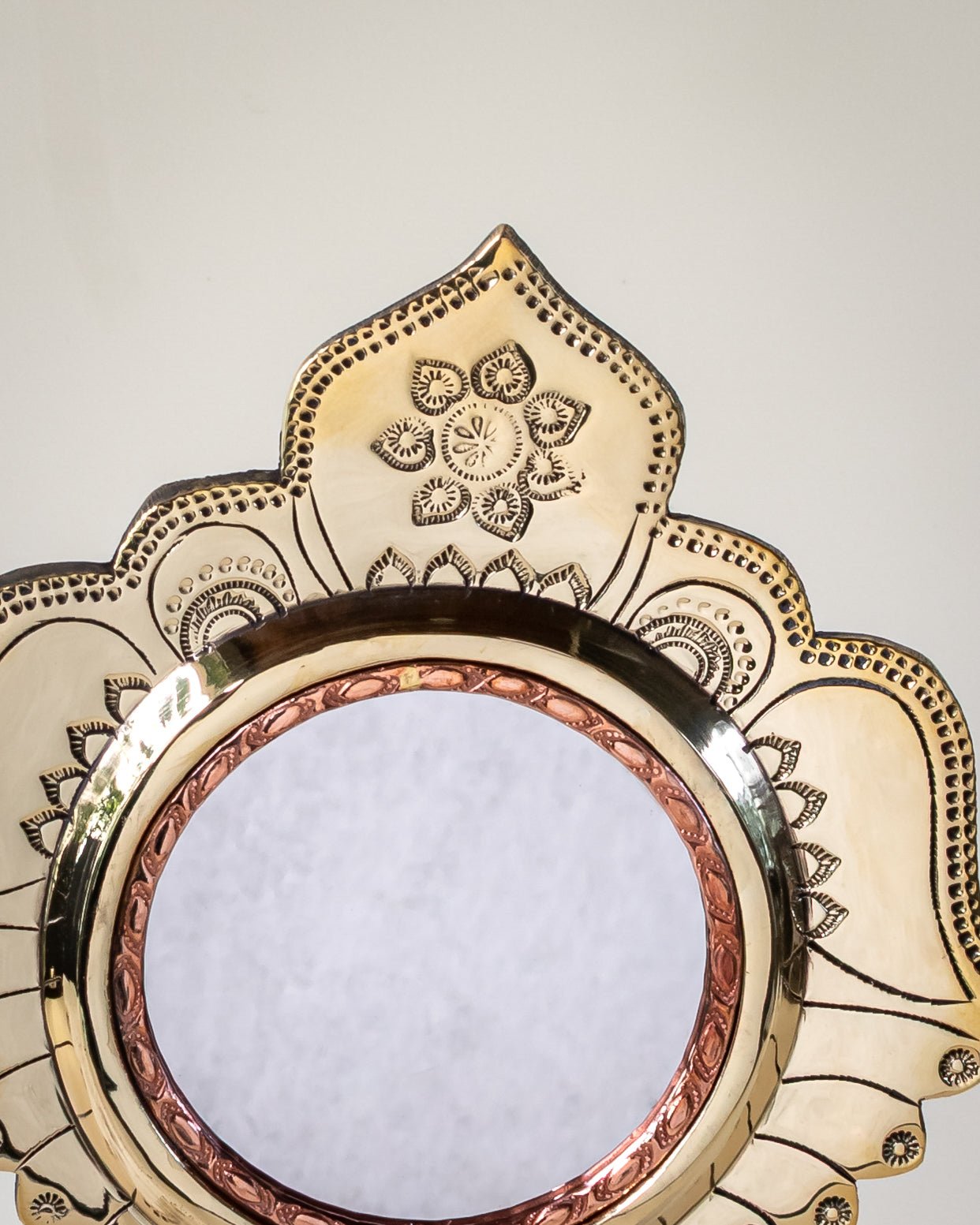 Aranmula Kannadi – Traditional Handcrafted Metal Mirror of Kerala – Home Decor on Brown Living™. SKU: ANTAKMAHHG. Img 12.