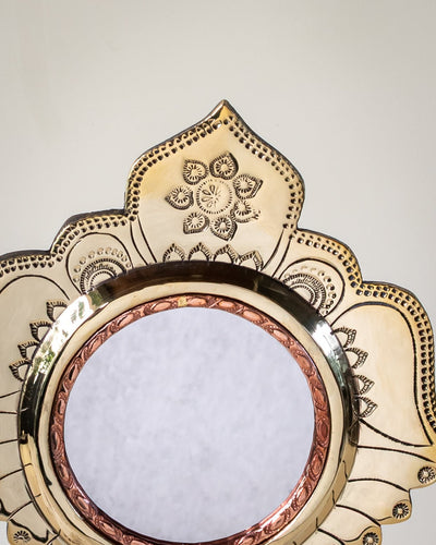 Aranmula Kannadi – Traditional Handcrafted Metal Mirror of Kerala – Home Decor on Brown Living™. SKU: ANTAKMAHHG. Img 12.