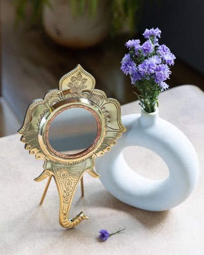 Aranmula Kannadi – Traditional Handcrafted Metal Mirror of Kerala – Home Decor on Brown Living™. SKU: ANTAKMGMSSHHG. Img 19.
