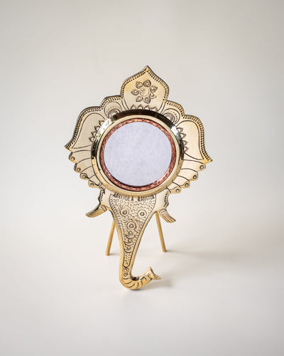 Aranmula Kannadi – Traditional Handcrafted Metal Mirror of Kerala – Home Decor on Brown Living™. SKU: ANTAKMGTBPHHG. Img 17.