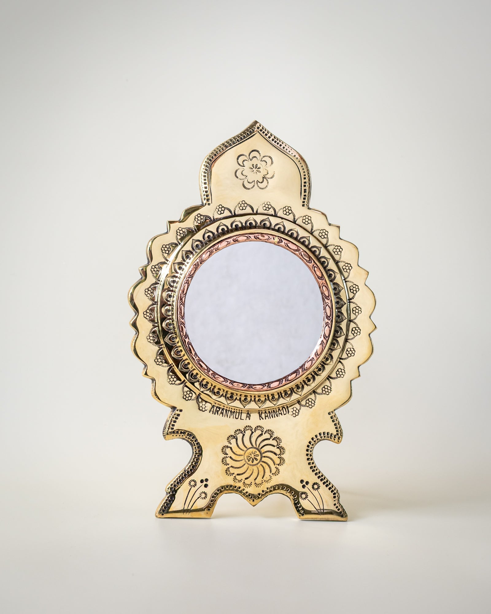 Aranmula Kannadi – Traditional Handcrafted Metal Mirror of Kerala – Home Decor on Brown Living™. SKU: ANTAKMKHHG. Img 1.