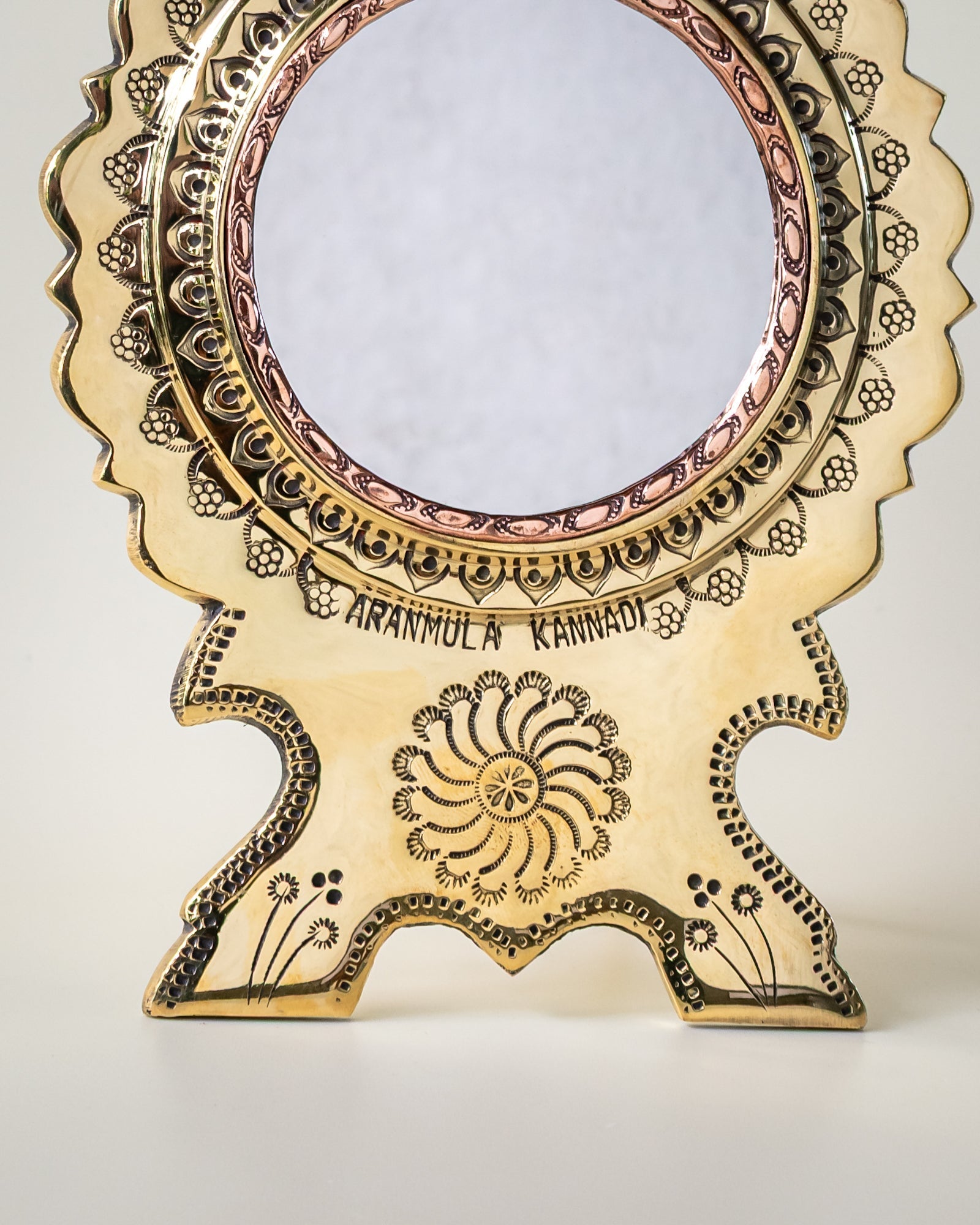 Aranmula Kannadi – Traditional Handcrafted Metal Mirror of Kerala – Home Decor on Brown Living™. SKU: ANTAKMKHHG. Img 3.