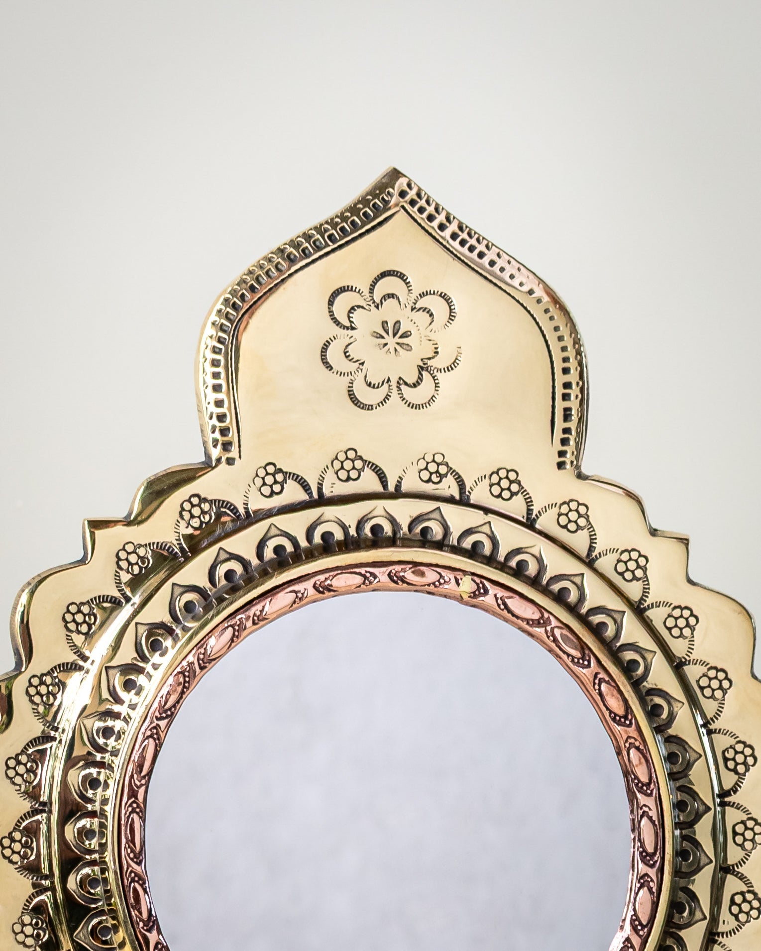 Aranmula Kannadi – Traditional Handcrafted Metal Mirror of Kerala – Home Decor on Brown Living™. SKU: ANTAKMKHHG. Img 2.