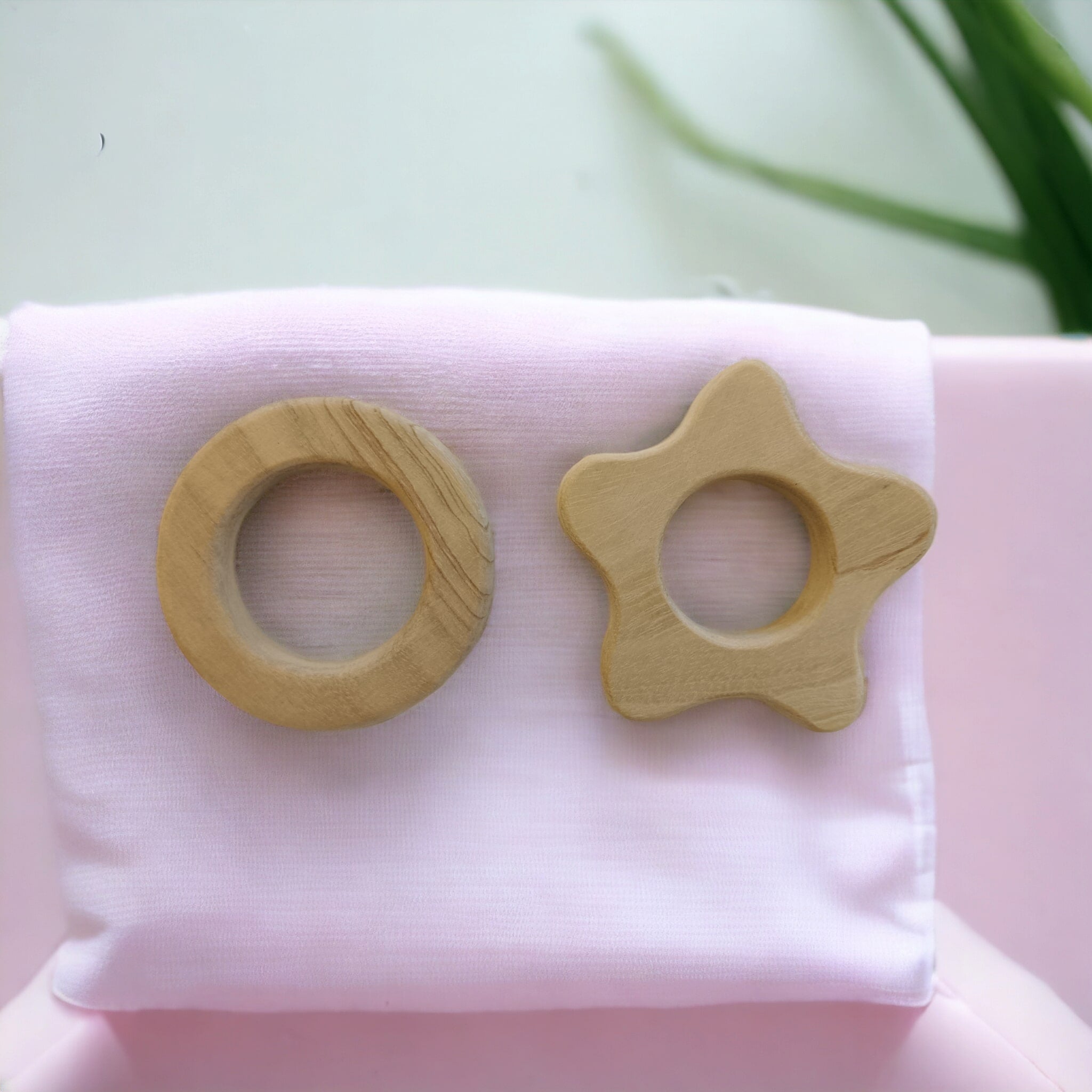 Baby Gum Soothing Neem Wooden Teethers – Flower & Circle Shapes – Baby Teethers & Soothers on Brown Living™. SKU: T_FLR-CRL. Img 4.