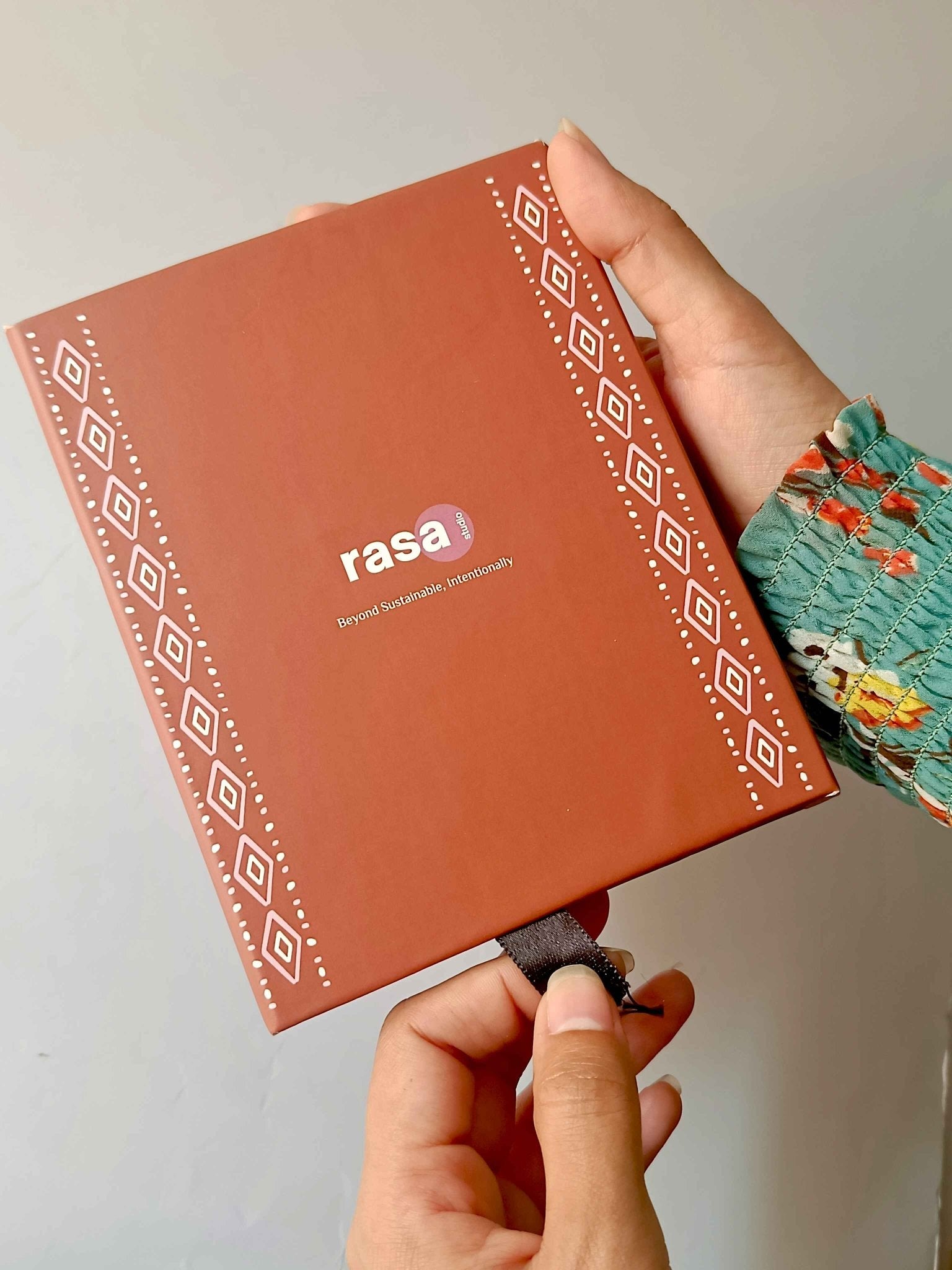 Bakhoor Rose Wax Sachet – Candles & Fragrances on Brown Living™. SKU: BRWS05_N. Img 12.