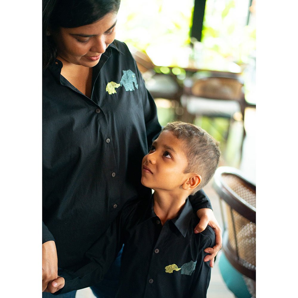 Black Cotton Shirt with Mini Elephants Embroidery – Womens Shirt on Brown Living™. SKU: NANWS005EMB052 - XS. Img 4.